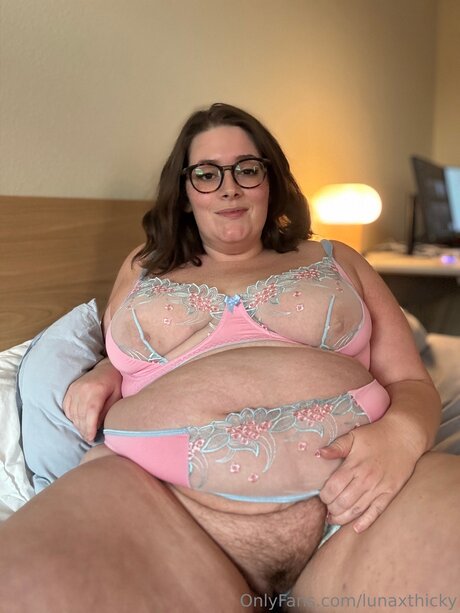 lunaxthicky perfect model image