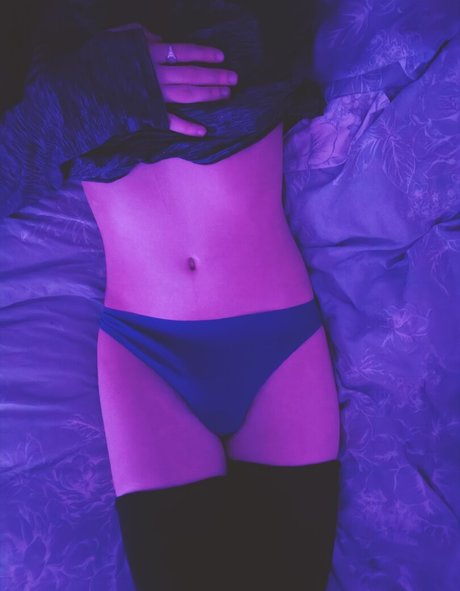 silkiemoth95 pornstar sexy image