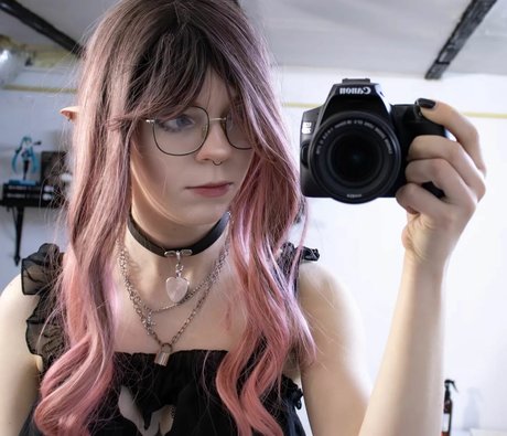 Porcelain Ghoul beautiful model picture