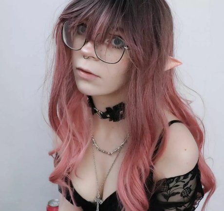 Porcelain Ghoul star beautiful photos