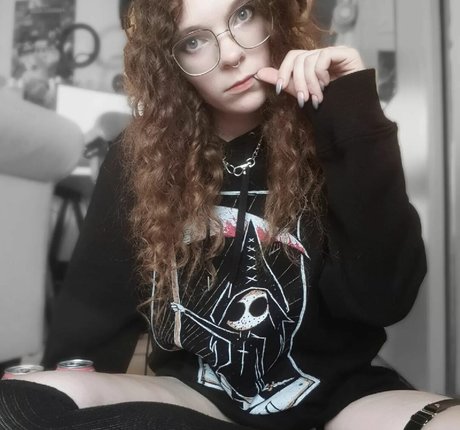 Porcelain Ghoul pornstar hot images