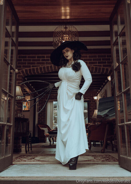 Lady Dimitrescu model top pics