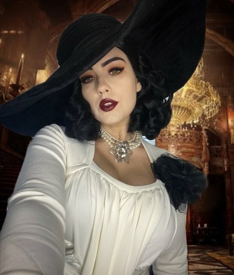 Lady Dimitrescu star hd pictures