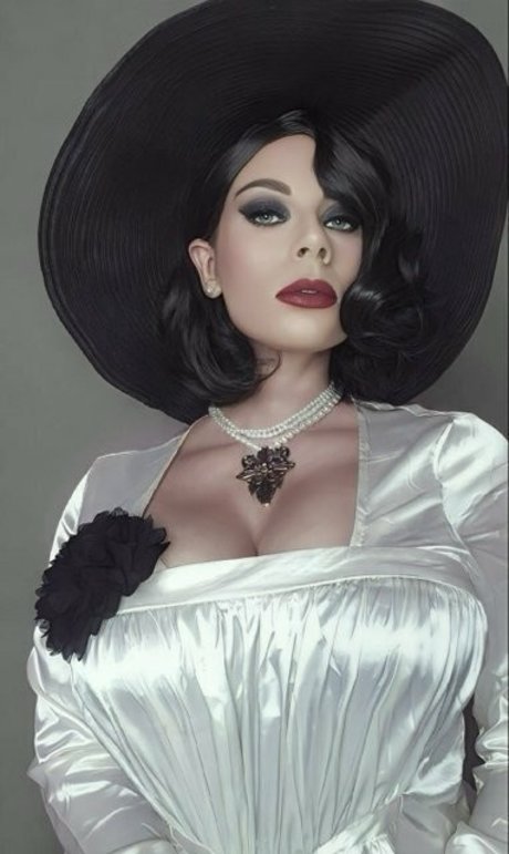 Lady Dimitrescu star perfect picture