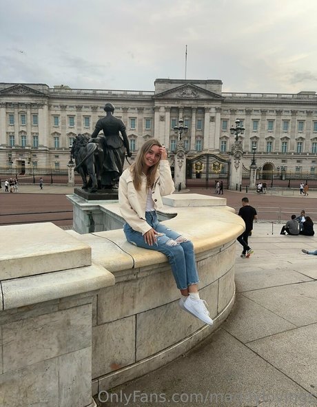 maddylovings model beautiful image