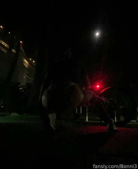 Bonni3 high quality actress pics