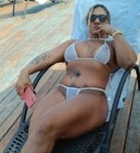 Esther Exhib nudes model pictures