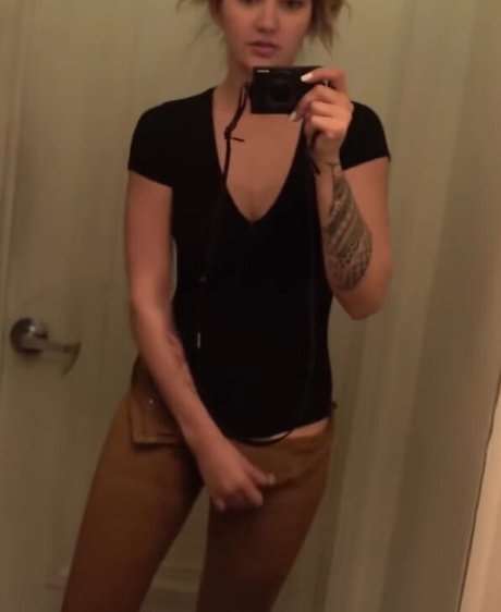 Geovanna Antoinette erotic actress pics