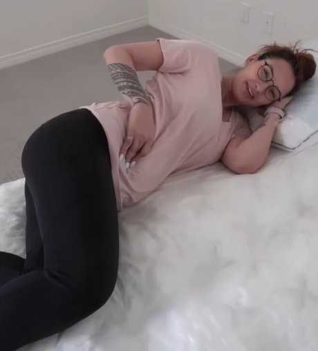 Geovanna Antoinette sexy model image