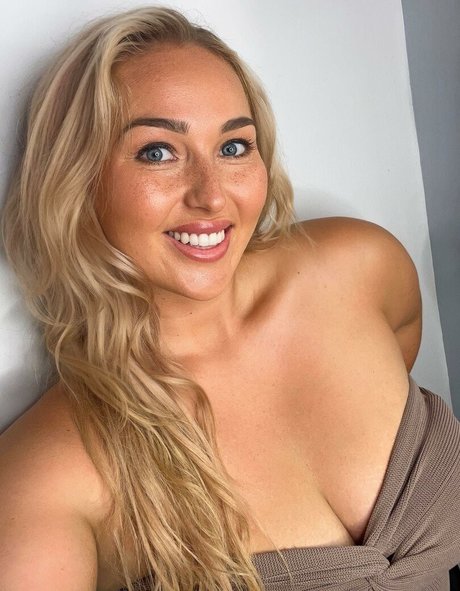 Nora Davis pornographic actress img