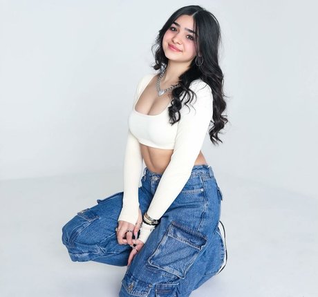 Alexandra Bull model pornographic image