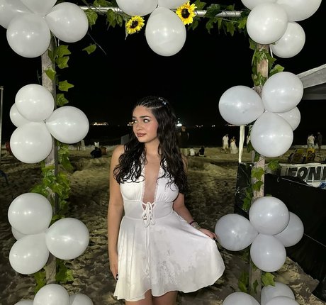 Alexandra Bull adult model image