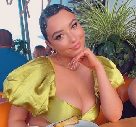 Lydia Harrison star naked photos