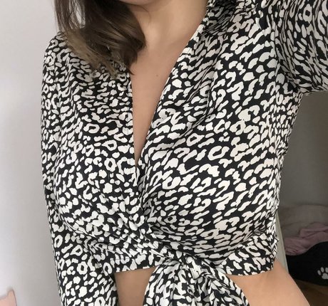 Lydia Harrison star top image