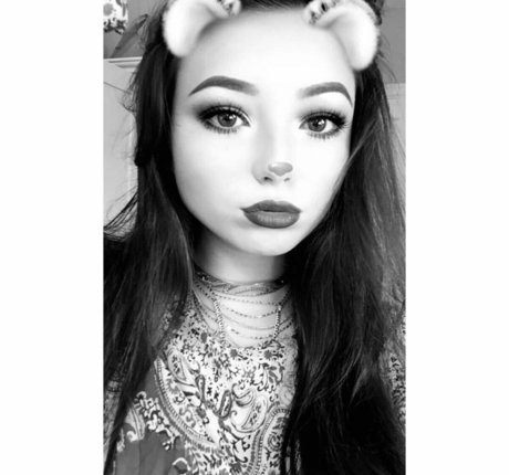 Lydia Harrison sexy star pictures