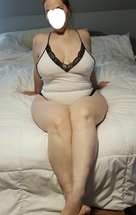 myprettywifesfeet star hot photo