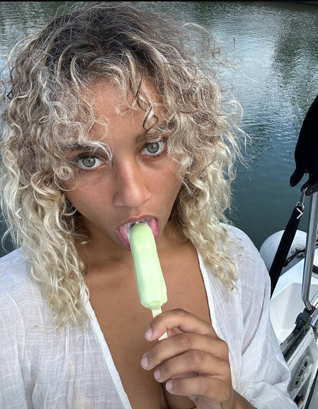 Salah Brooks naked actress galleries