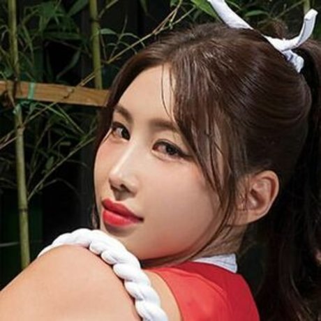 BJ Heeyome model porn image