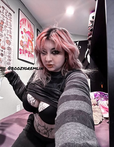 BoozyGremlinx high quality pornstar image