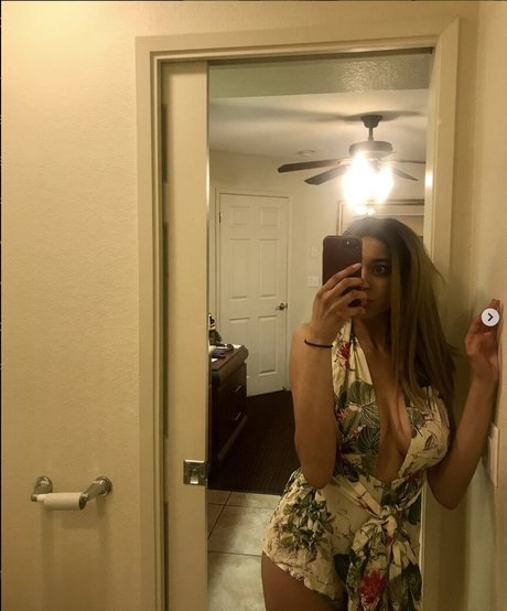 Nishathenerd perfect model pic