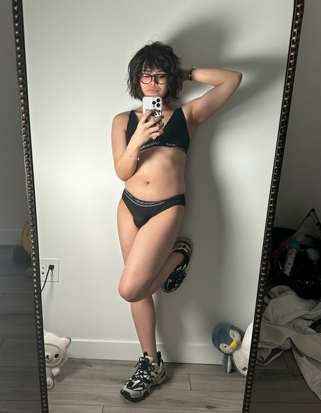 KianaVi hd actress archive