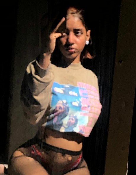 Breezly pornstar erotic img