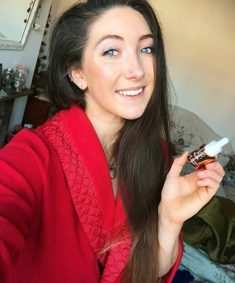 Sophia Ellis pretty pornstar images