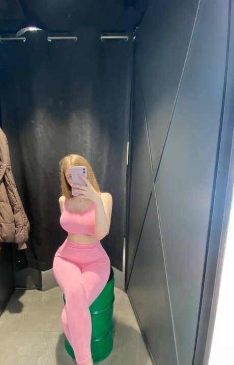 katrlvinaa naked model image