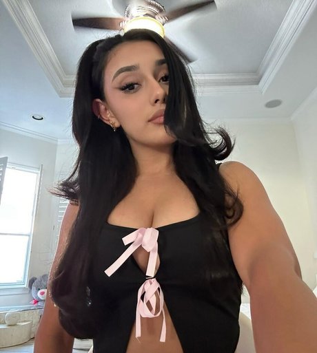 Laconejaaa Yamillca star adult image