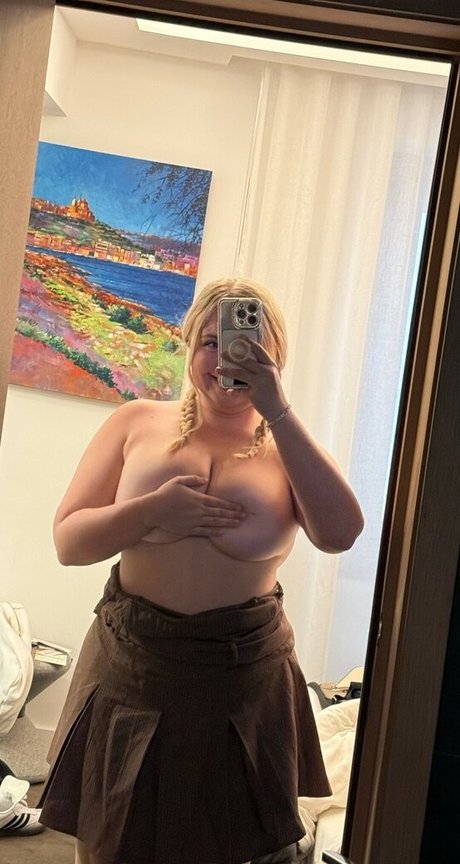 Niki Peacock erotic star photo