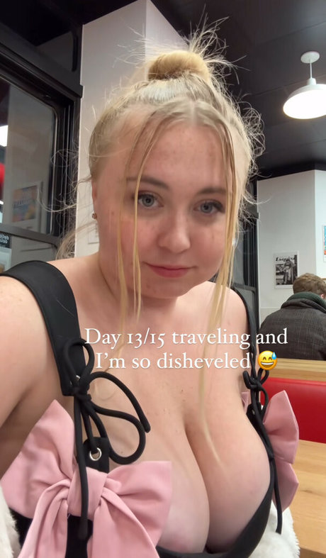 Niki Peacock star art image