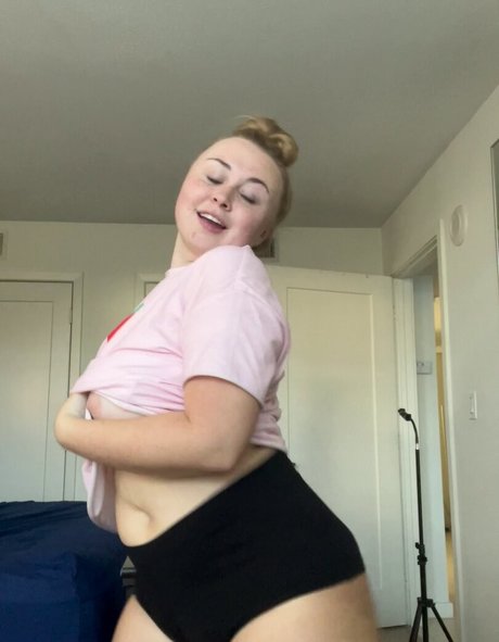 Niki Peacock beautiful star images