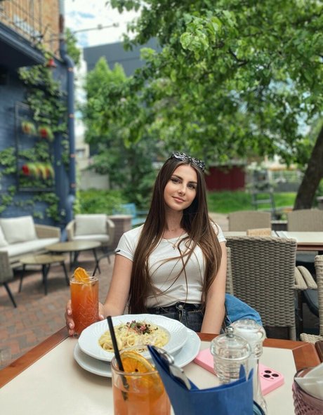 love evelin nudes actress image