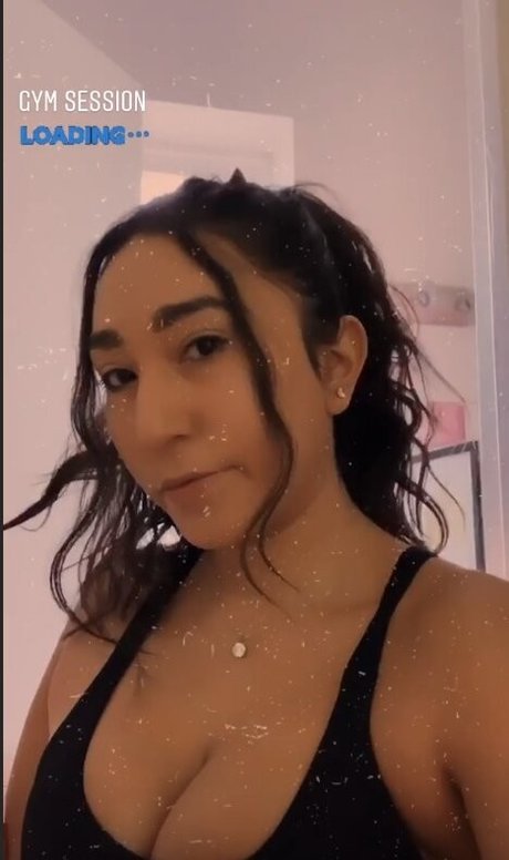 La irais model pretty image