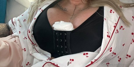 Autumn Rae sexy pornstar image