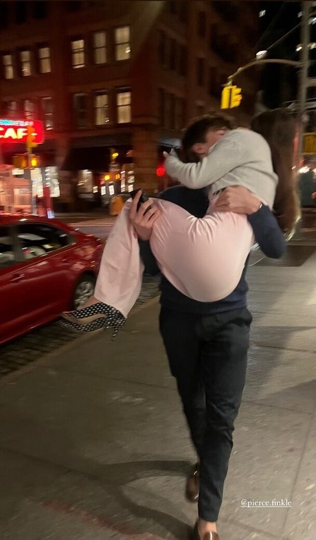 userpv6wj2nw6d model adult pic