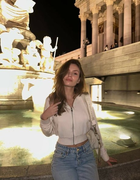 emilycutee exclusive model pics