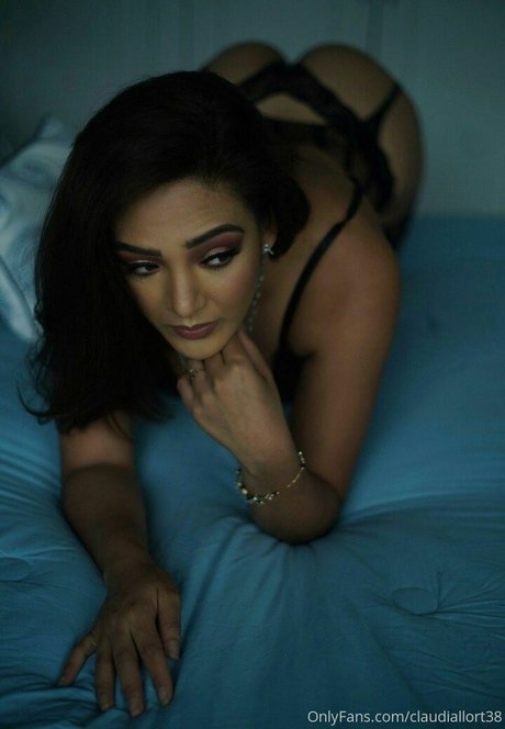 Claudia Llort model naked image