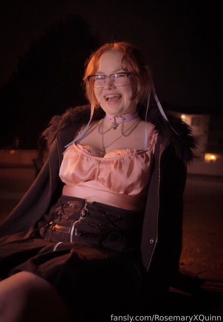 RosemaryXQuinn best pornstar photos