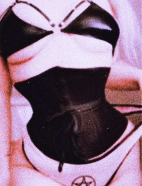 Sofiexxxo naked model gallery