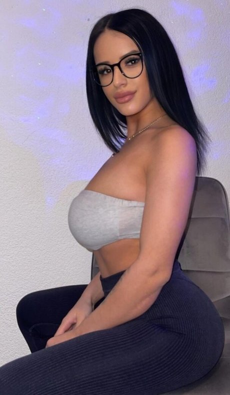 Denisa R Maria star pornographic photo