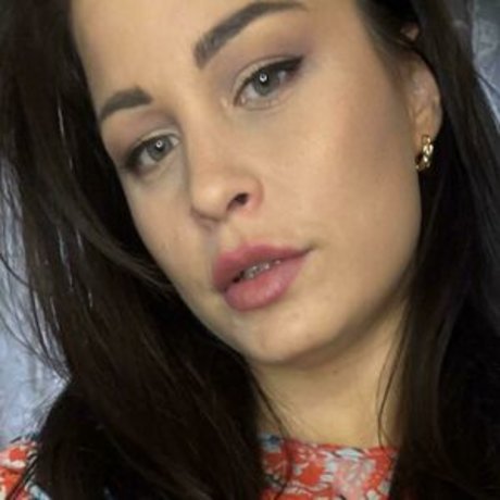 Busty Emily sex model pic