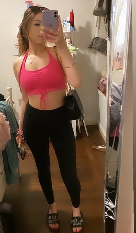 Thebratt0727 model nude pic