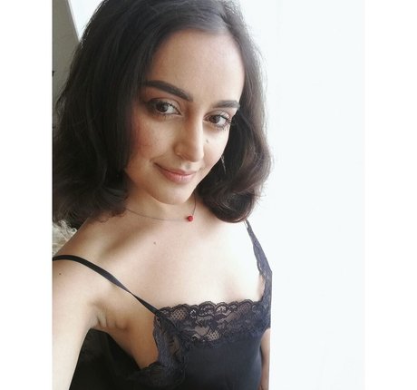 Yasmeena Ali xxx model photo