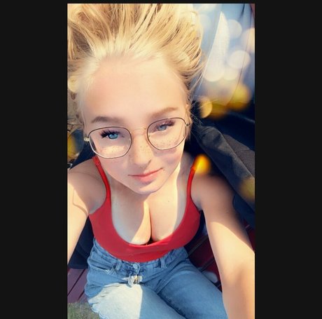 blonde vivi high quality actress pics