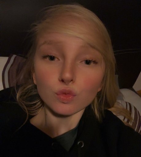 blonde vivi model hd pictures