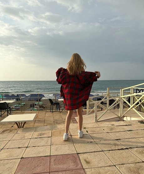 blonde vivi model perfect pictures