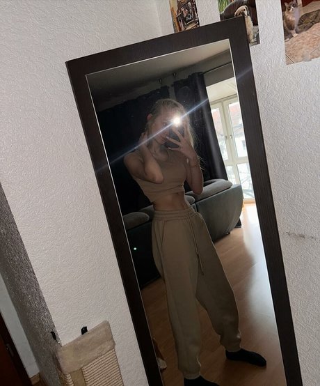 blonde vivi star perfect photos