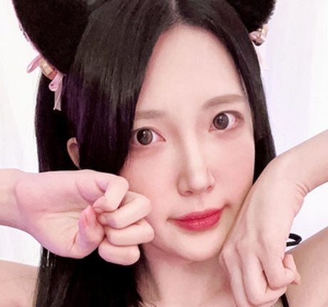 lluchiaa model naked pics