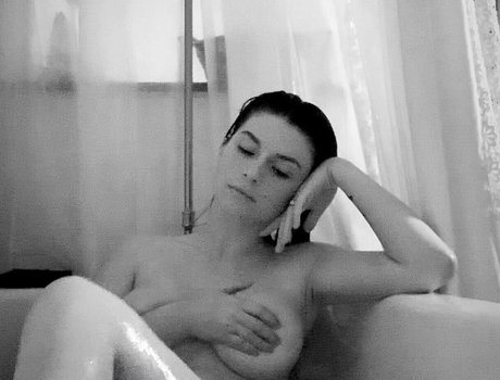 Willow Avalon model adult images